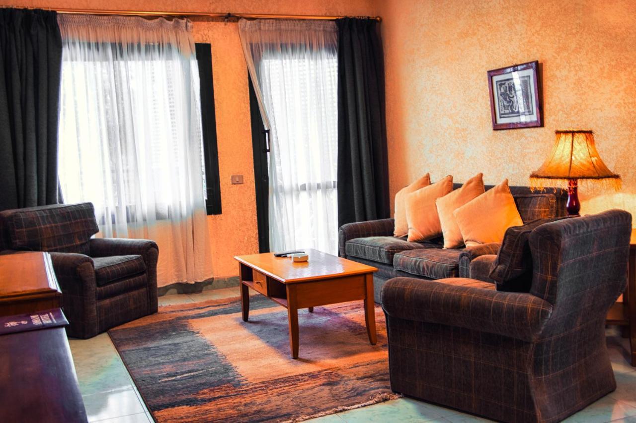 קינג מריאוט Adham Compound Hotel מראה חיצוני תמונה