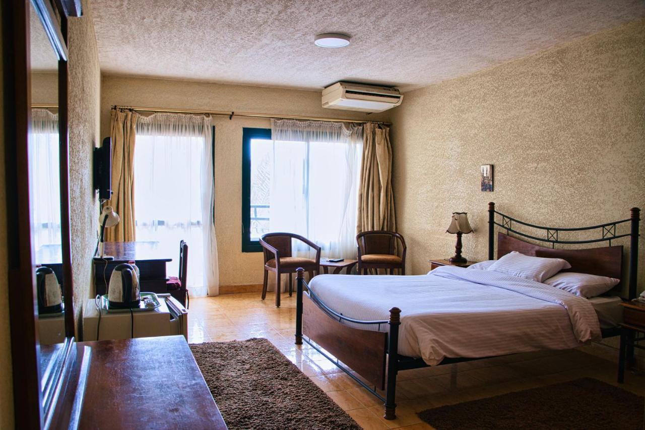 קינג מריאוט Adham Compound Hotel מראה חיצוני תמונה