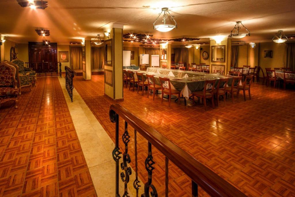 קינג מריאוט Adham Compound Hotel מראה חיצוני תמונה