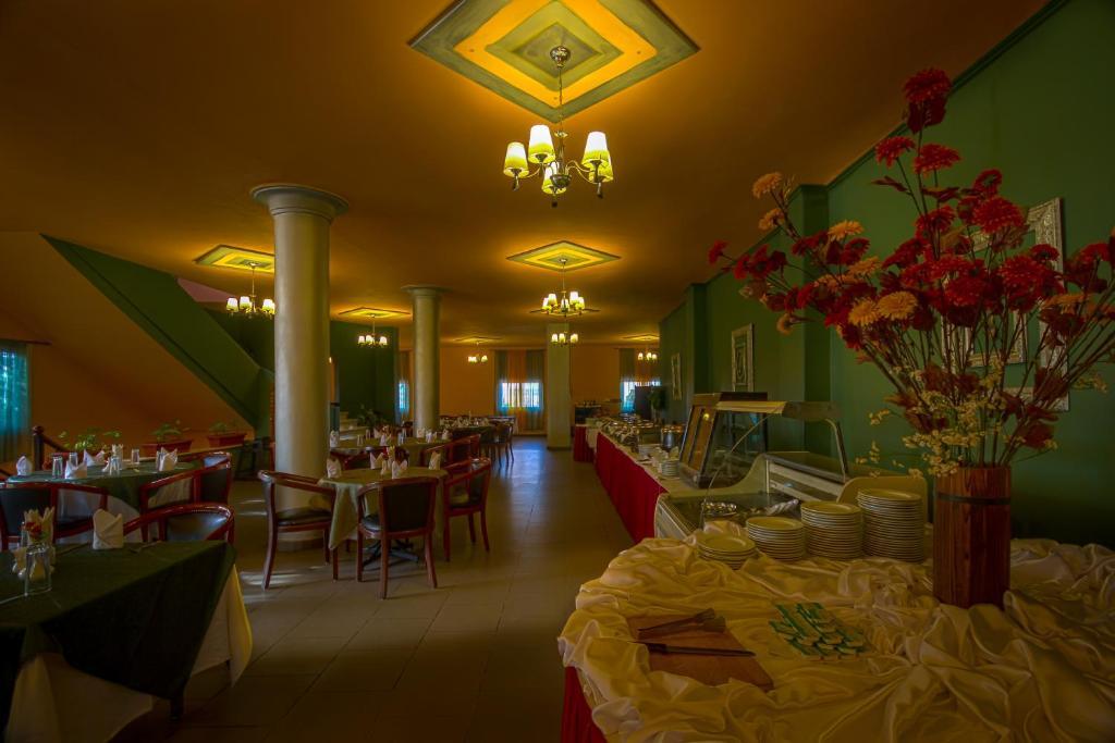 קינג מריאוט Adham Compound Hotel מראה חיצוני תמונה